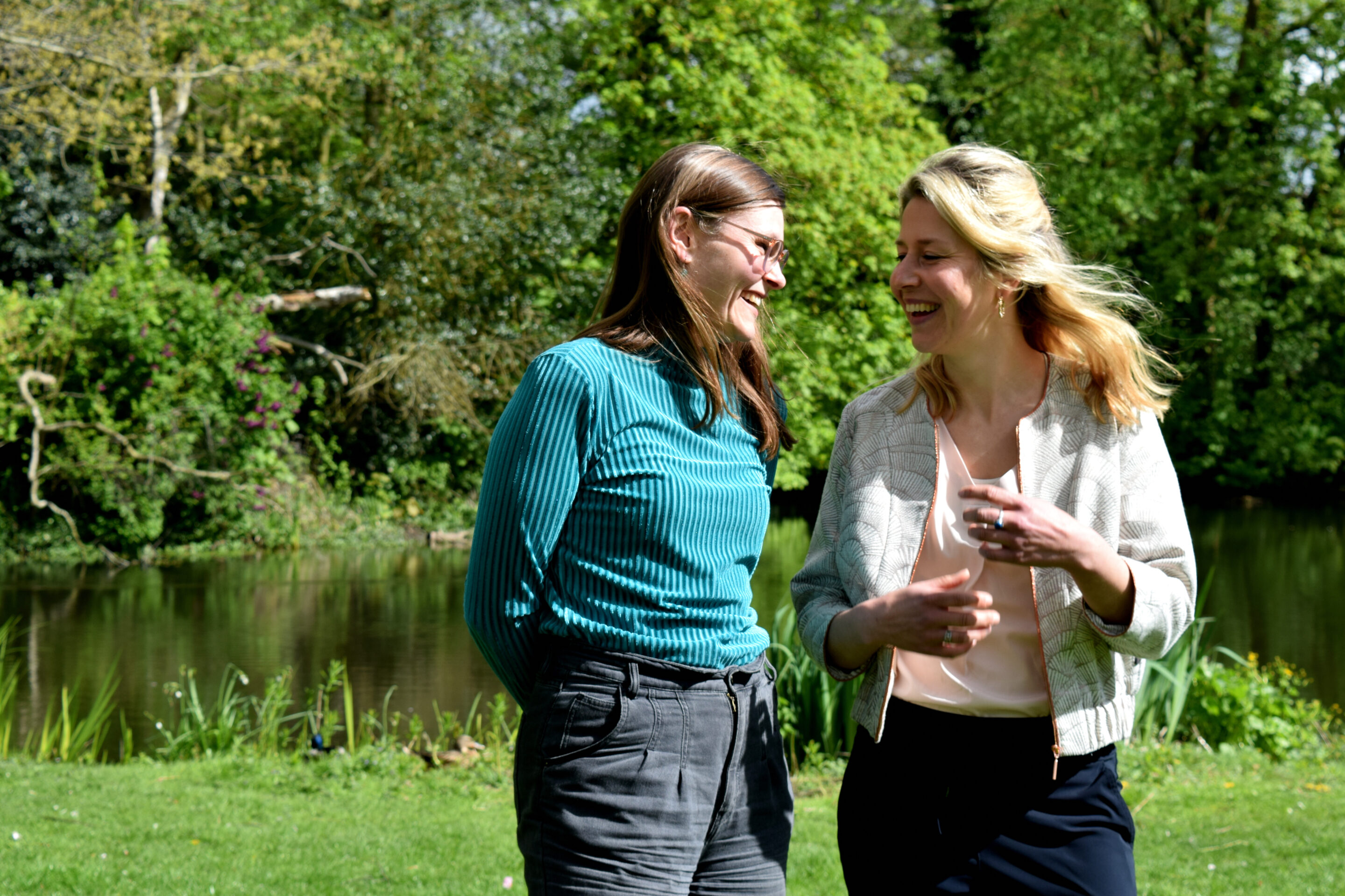 Voorstellen Marleen en Annalotte buiten